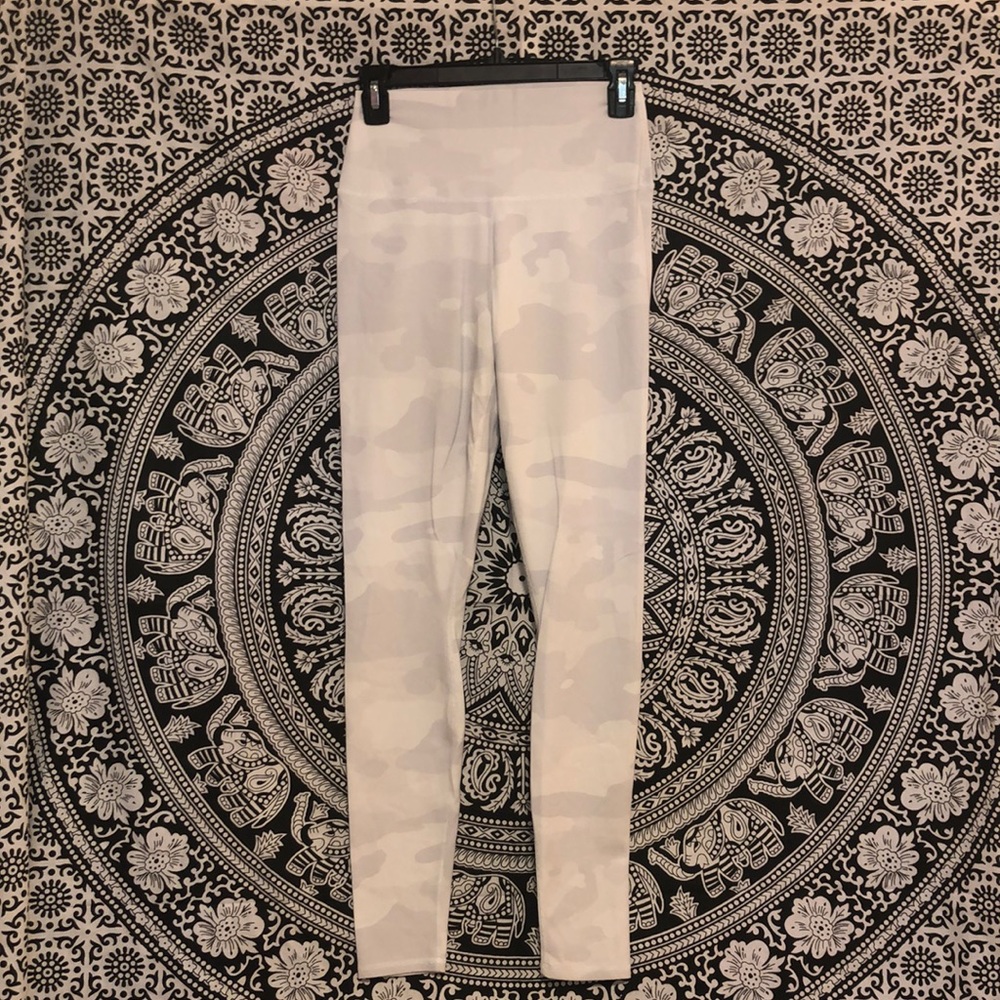 alo yoga camo leggings
